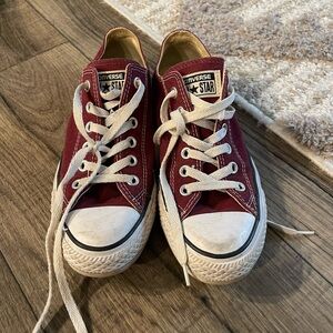 Women’s burgundy converse size 8
